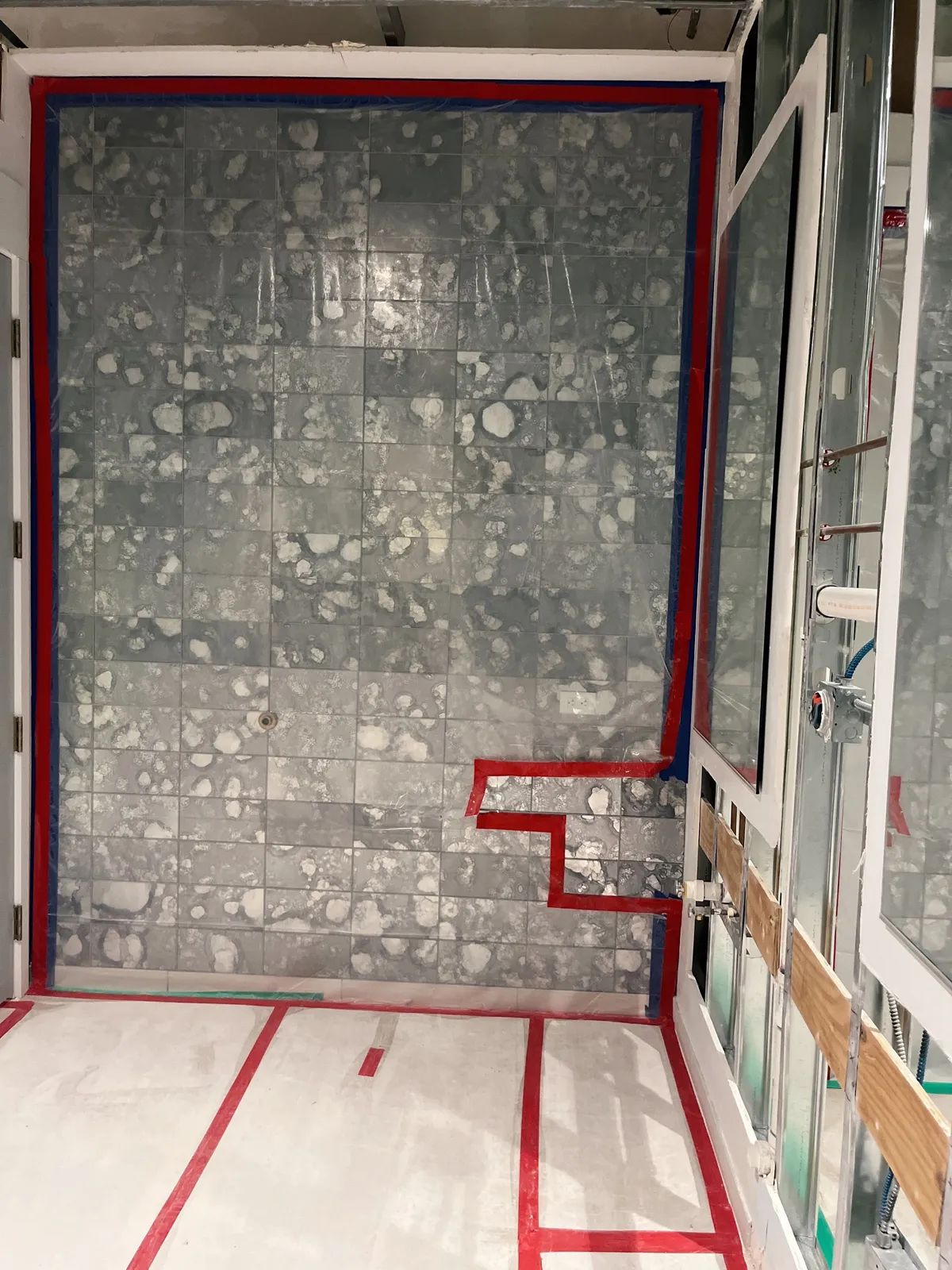 Containment wall sealed during reconstruction